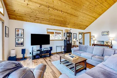 a living room with a couch and a tv at Lausanne Getaway in Truckee