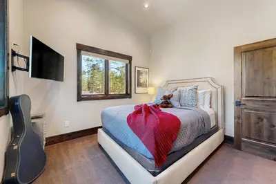 a bedroom with a bed and a guitar in it at Henness Escape in Truckee