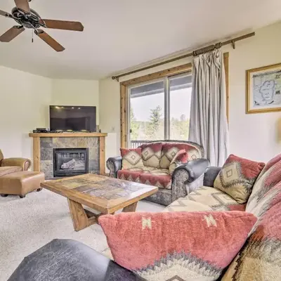 2 Mi to Donner Lake Walkable Truckee Condo!