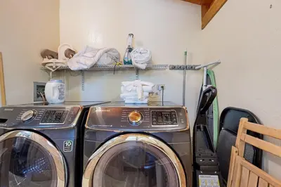 a washer and dryer in a room at Gold Bend Adventure in Truckee