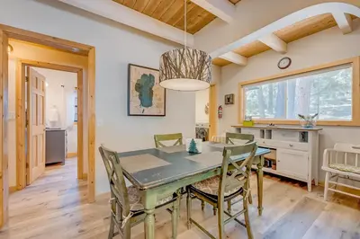 a dining room with a table and chairs at Cabin in the Woods in Tahoma