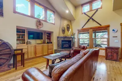 a living room with a couch and a fireplace at Kimque Dreams in Truckee