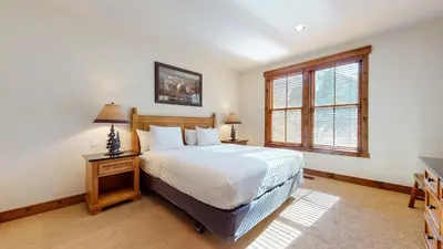 a bedroom with a large bed and a window at Snowcreek VI The Lodges #1133 condo in Mammoth Lakes