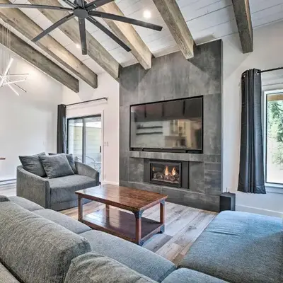 Luxe Mountain Home in Village
