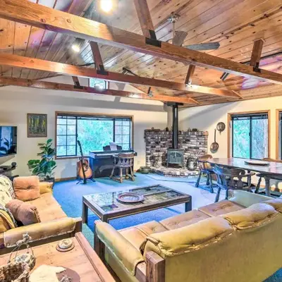 Near Fishing and Hiking Pioneer Cabin with Decks