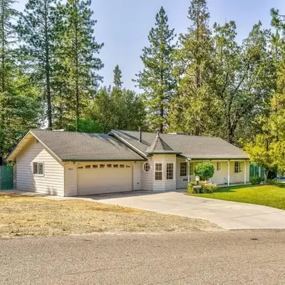 Acorn House - Charming house in green heaven with pool table with lovely backyard