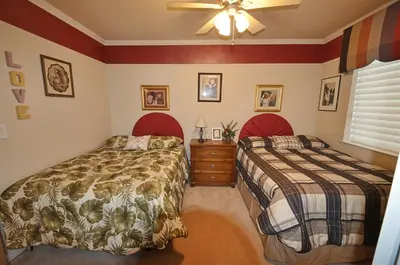 two beds in a bedroom with red and white walls at Yosemite Villa - Only 0,3 Miles from Lake Lodge Beach and Playground in Groveland