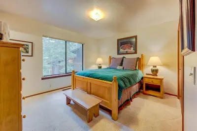 a bedroom with a bed and a window at Grizzly Cabin in Truckee