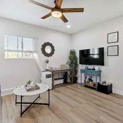Country Charmer Single Story Cottage Pet Friendly