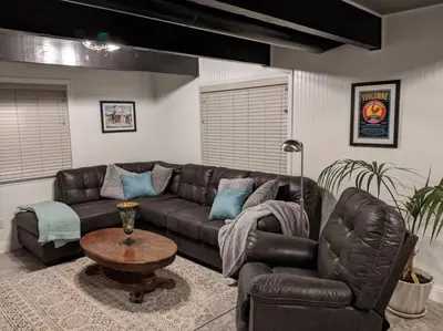 a living room with a leather couch and a table at Breckenridge Chalet near Yosemite. Dog friendly! in Groveland