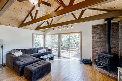 a living room with a couch and a fireplace at Cascadel Hideaway in North Fork