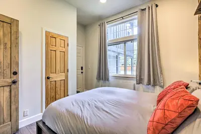 a bedroom with a bed and a window at 6 Mi to Homewood Mountain Resort Tahoe City Gem! in Tahoe City