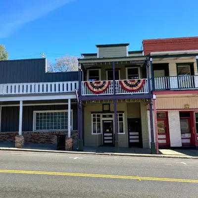 Historic Washington St Balcony