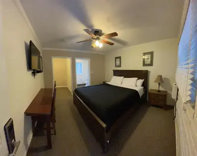 a bedroom with a bed and a ceiling fan at Sierra Woods Lodge in Emigrant Gap