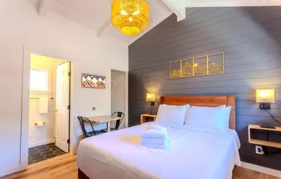 a bedroom with a large bed with a blue wall at Tahoe Mountain Inn in South Lake Tahoe