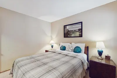 a bedroom with a large bed and two lamps at Lake Tahoe Leisure in Carnelian Bay