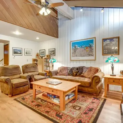 Mammoth Lakes Condo about 5 Mi to Mammoth Mtn!