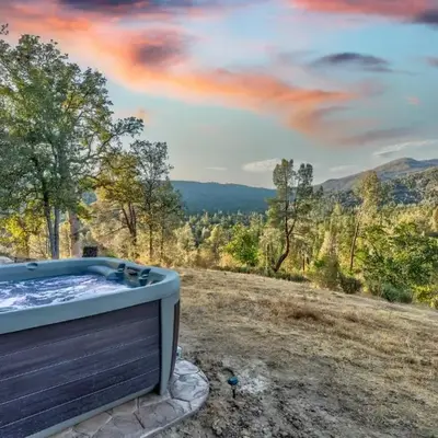Hilltop Haven- Bright and Modern Cabin w/ hot tub and stunning views