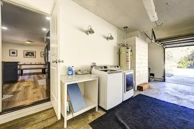a kitchen with a washer and dryer in a room at Dog-Friendly Oakhurst Home Walk to Downtown! in Oakhurst