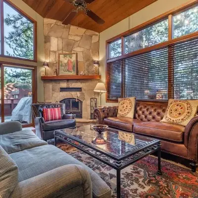 Townhouse Art Gallery in Mammoth's Best Location