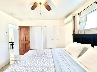 a bedroom with a bed and a ceiling fan at Sierra Sunset Cottage -Yosemite area vacation cottage in Ahwahnee