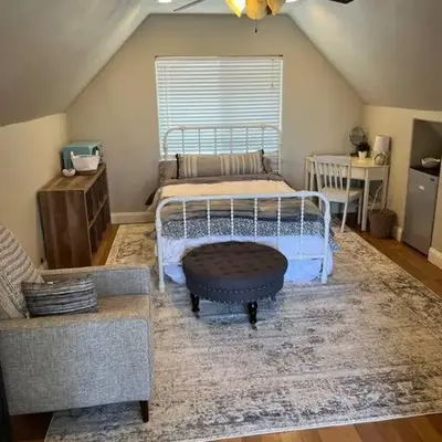 Adorable 1 Bedroom with pool