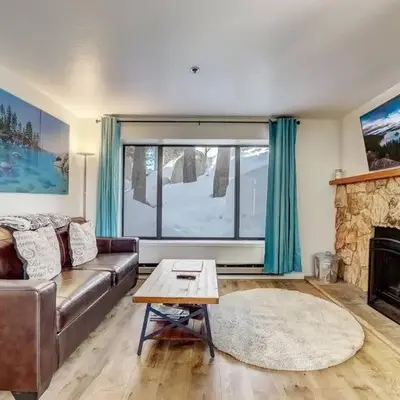 Heavenly Mountain Lake Retreat Near Skiing