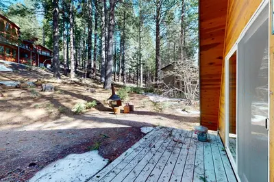 a porch with a fire hydrant on the side of a house at Peaceful Pine Getaway in Dorrington